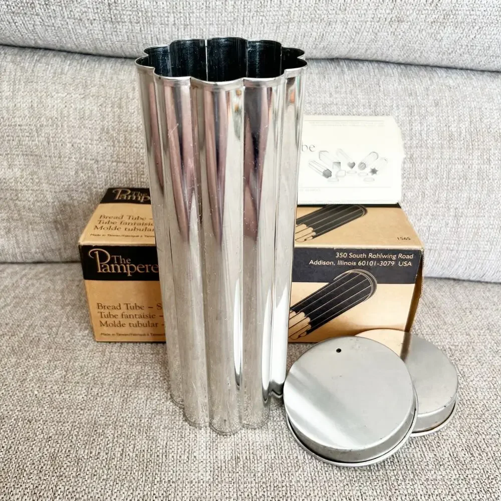 Pampered Chef Scalloped Retired Bread Tube Bakeware with Lids & Recipe, NIB!